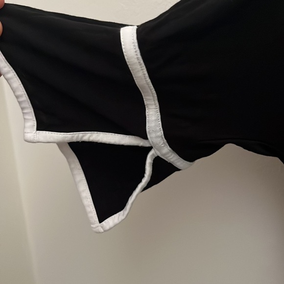 Cable and Gauge black and white top - Picture 4 of 5